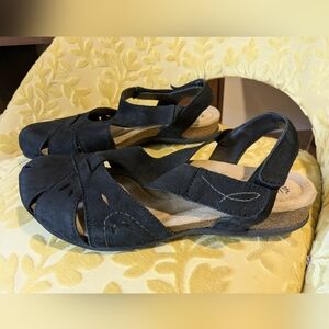 EARTH ORIGINS Black Suede Women's SANDALS 11M